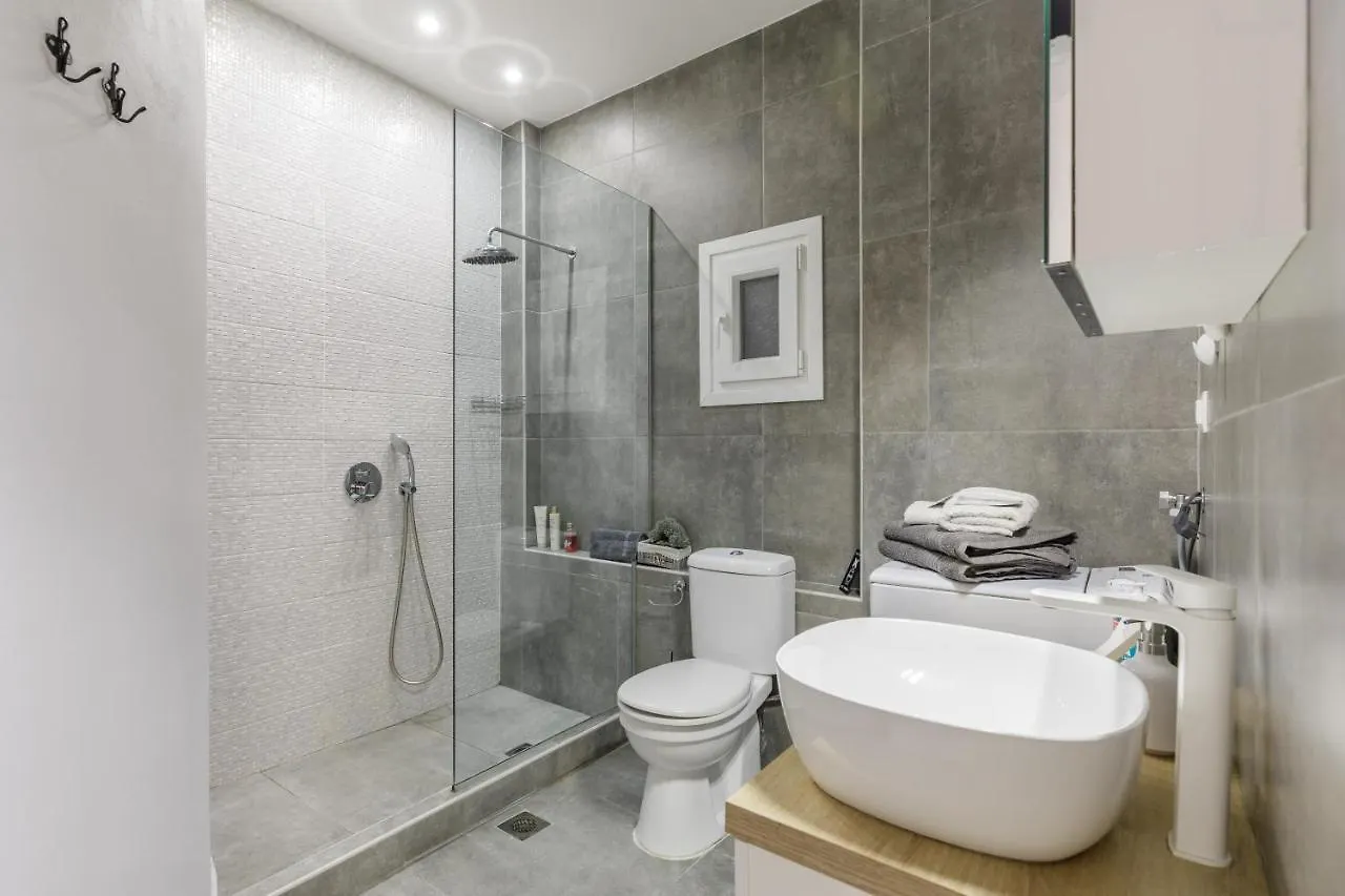 Nava Apartment In The Center Of テッサロニキ 0*,